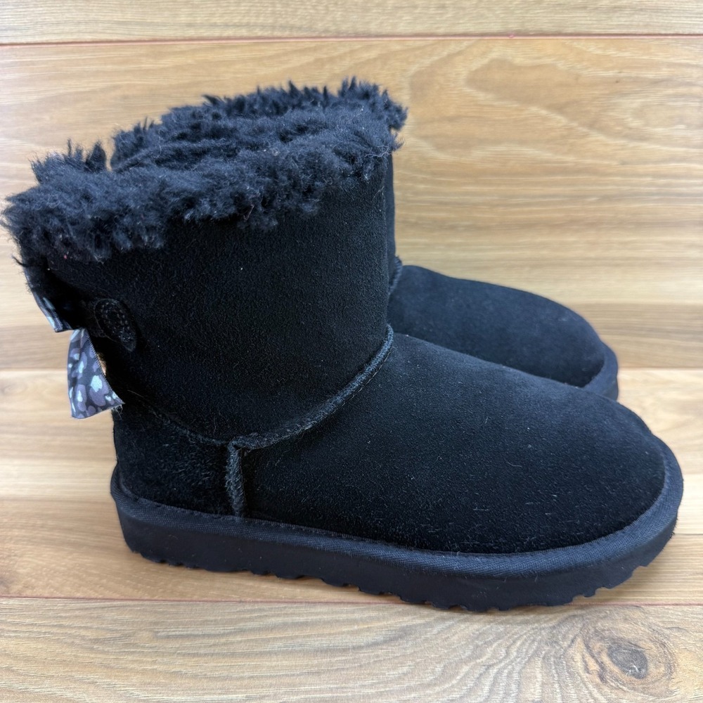 UGG Bailey Bow Leopard Mini Boots Womens 5‎ Black Suede Shearling Lined
